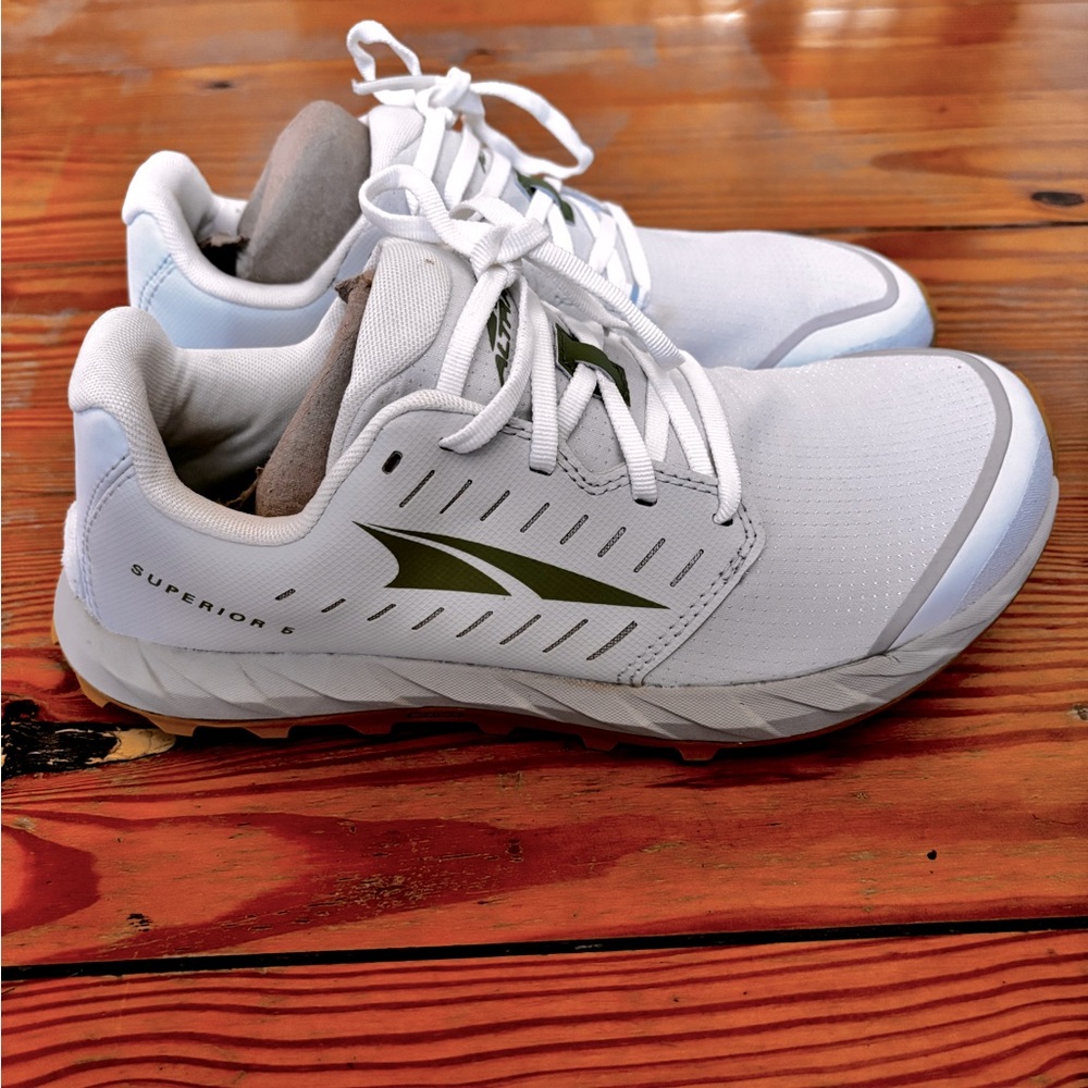 Altra Superior 5 White and Green Athletic Shoes